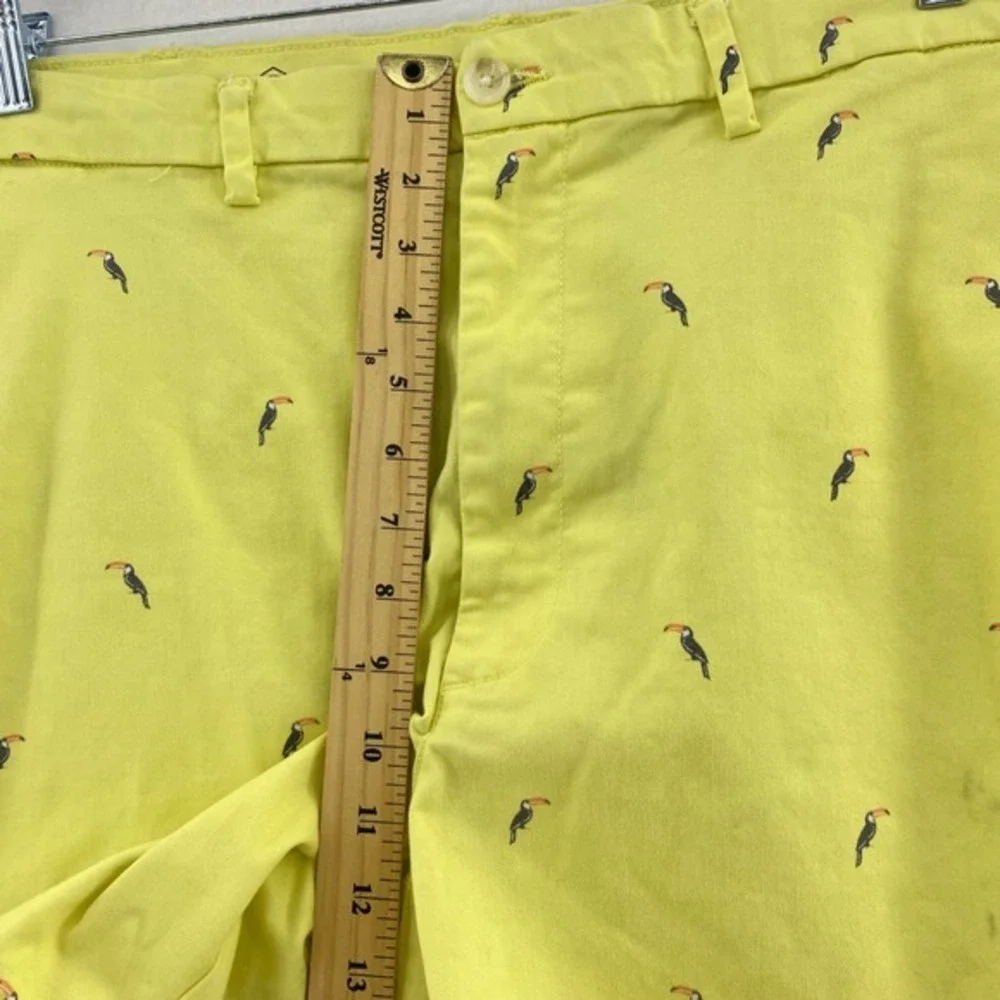 St John's Bay Temp i.lex Shorts Toucan Print Casual Stretch Yellow Men's Size 42